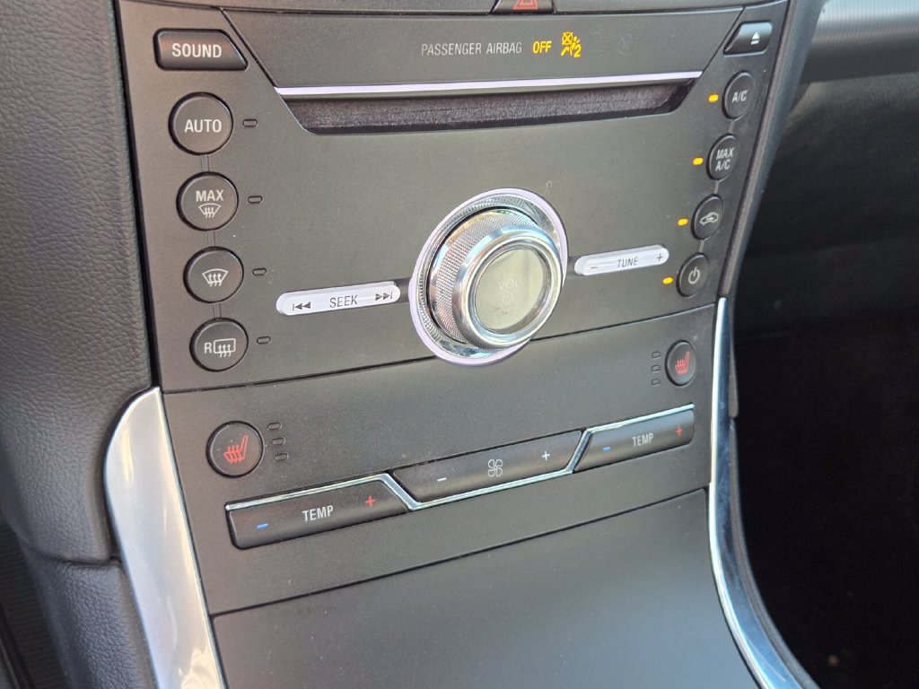 Used 2019 Ford Edge Titanium FWD image 25