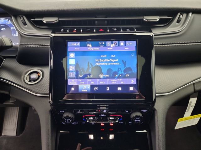 New 2025 Jeep Grand Cherokee Altitude image 13