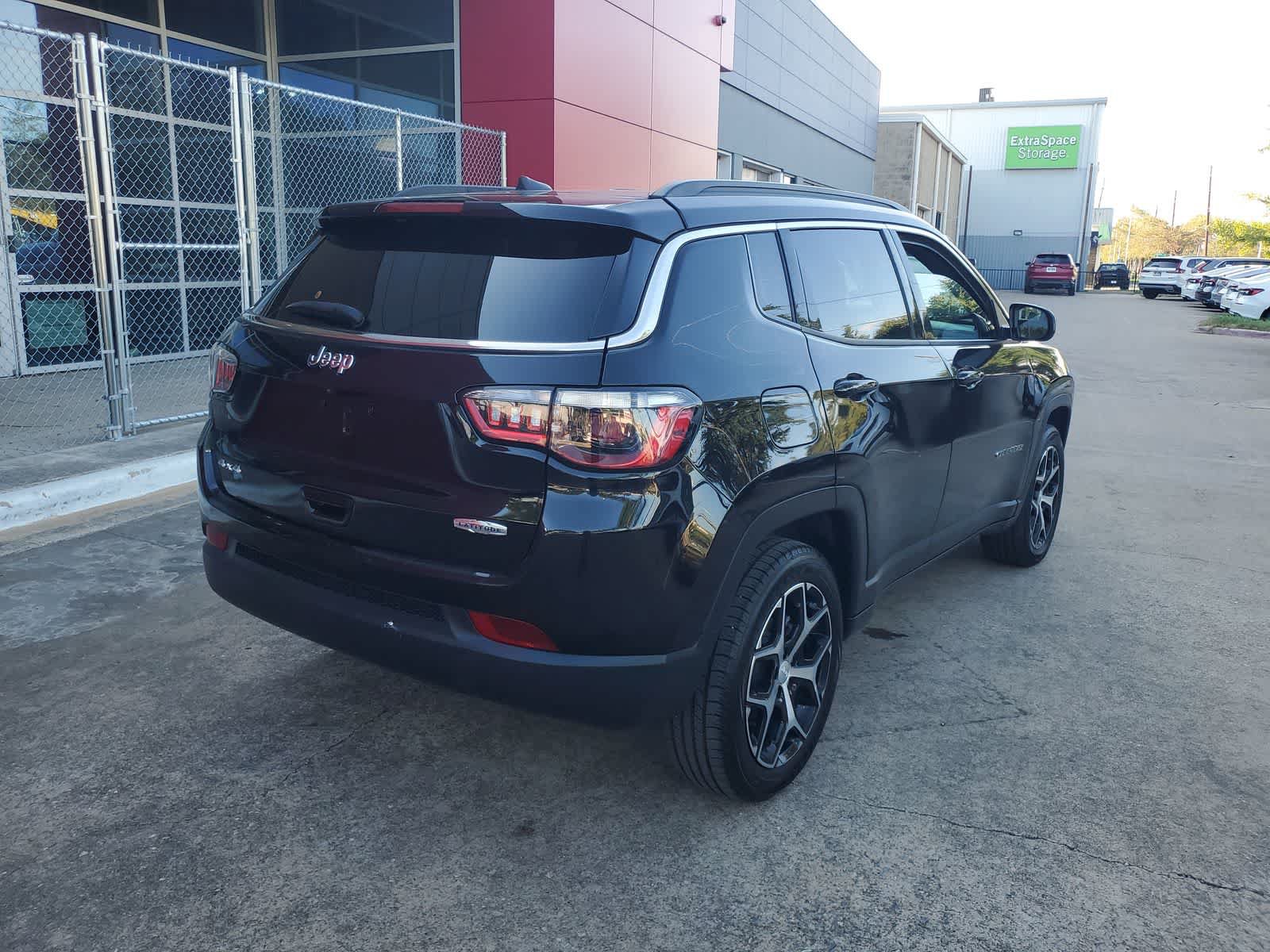 Used 2024 Jeep Compass Latitude AWD/4WD image 6