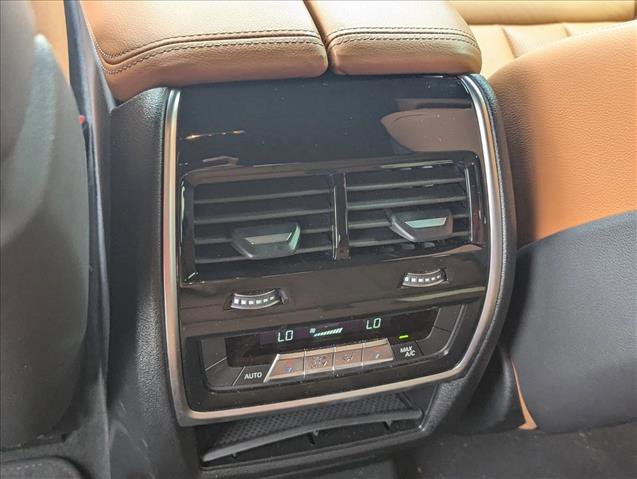 Used 2022 BMW X6 xDrive40i w/ Executive Package AWD/4WD image 16