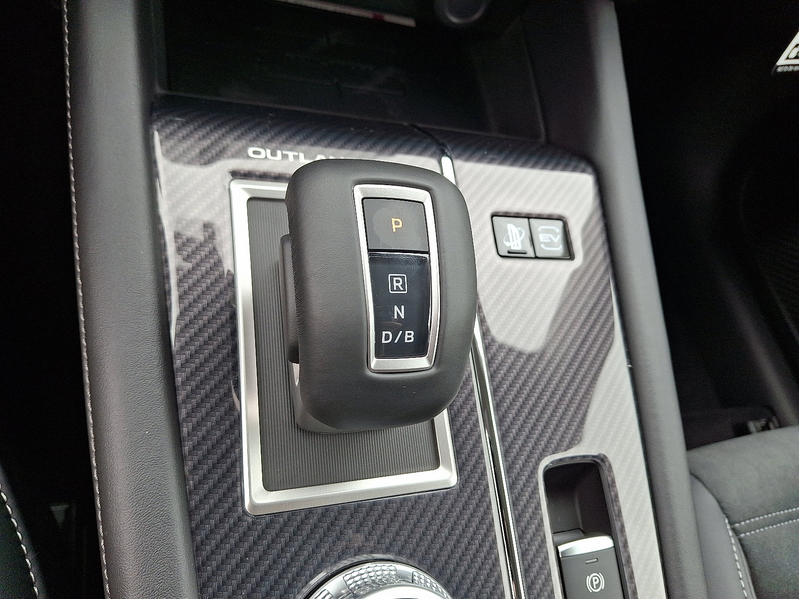 New 2025 Mitsubishi Outlander SE image 14