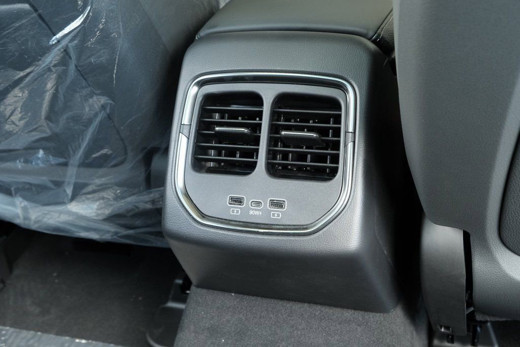 New 2025 VinFast VF 8 Plus image 26