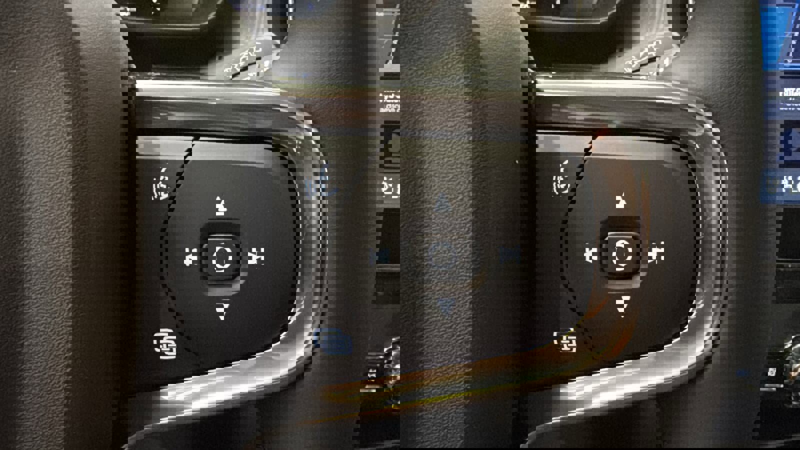 Used 2026 Volvo XC40 B5 Ultra w/ Protection Package Premier image 14