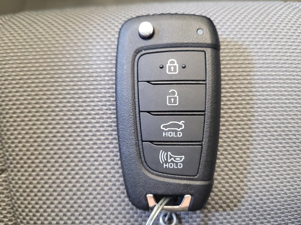 Used 2025 Hyundai Elantra SE FWD image 32