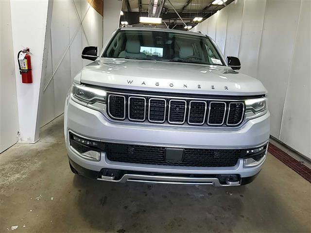Used 2024 Jeep Wagoneer Series III w/ Premium Group I AWD/4WD image 3