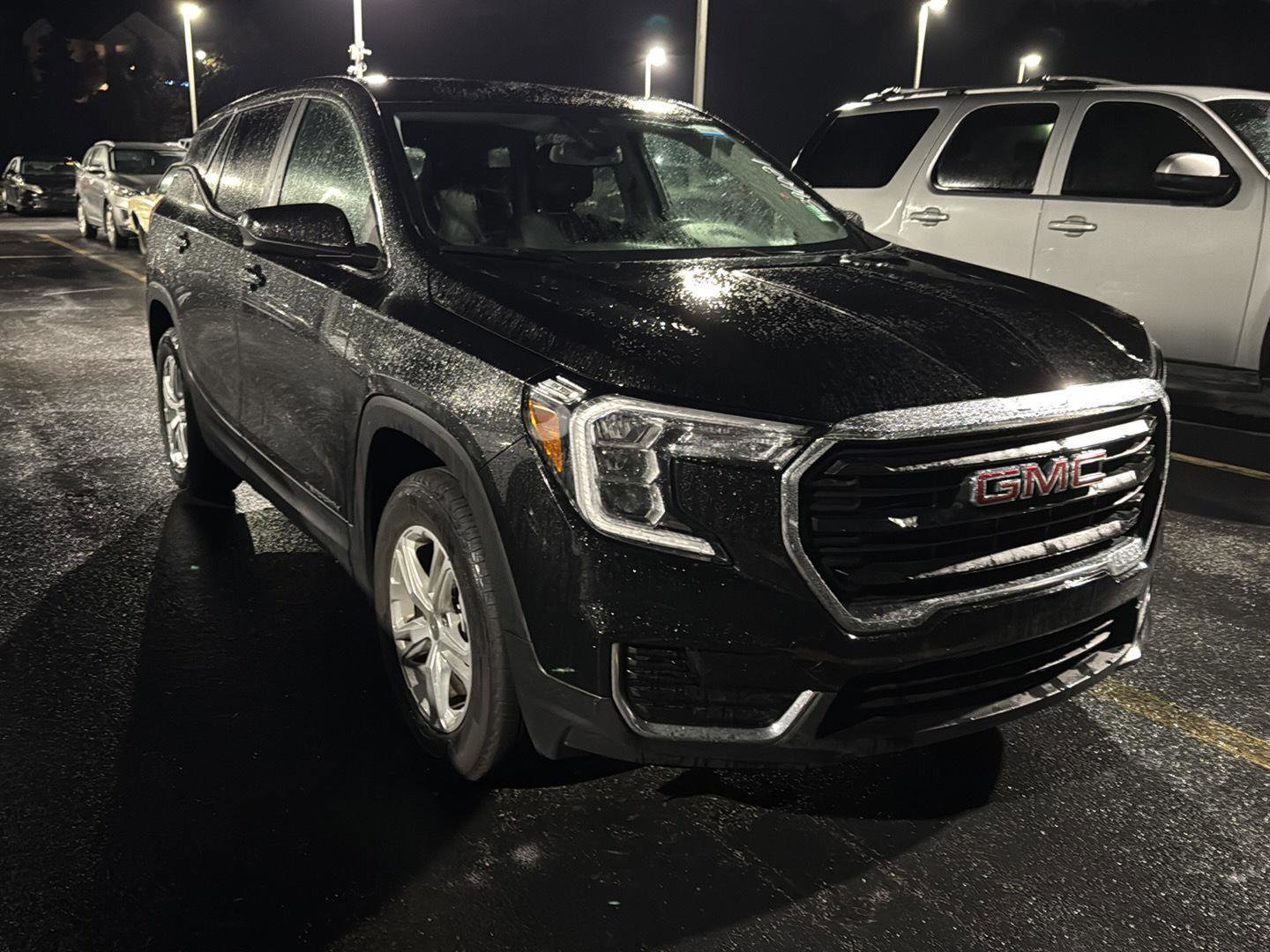 Used 2024 GMC Terrain SLE image 3