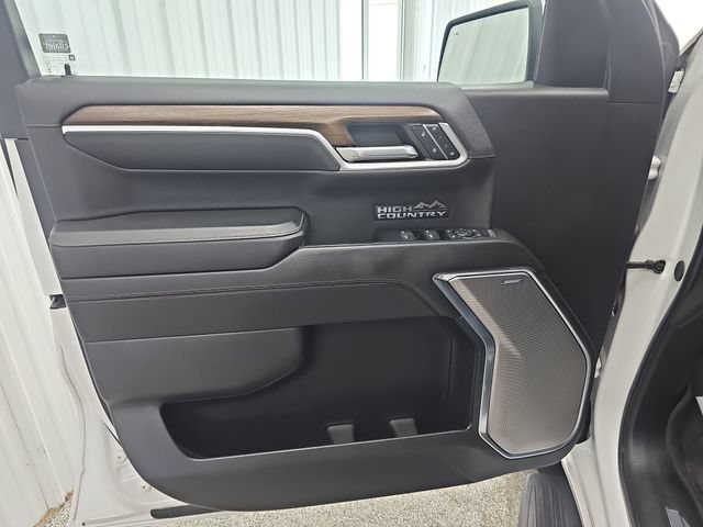 Used 2024 Chevrolet Silverado 1500 High Country w/ Technology Package AWD/4WD image 10