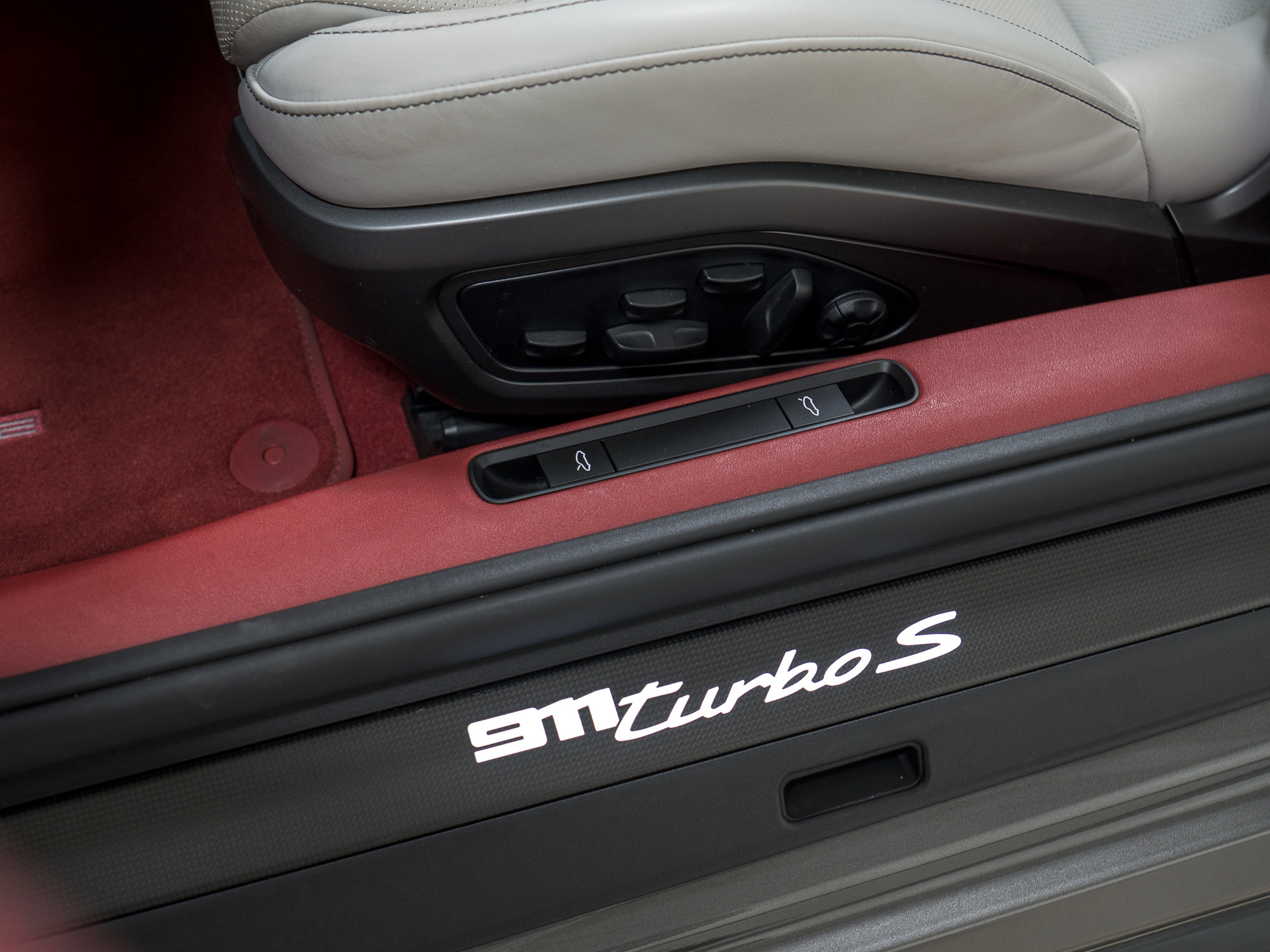 Certified 2022 Porsche 911 Turbo S AWD/4WD image 16