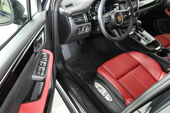 New 2025 Porsche Macan image 7