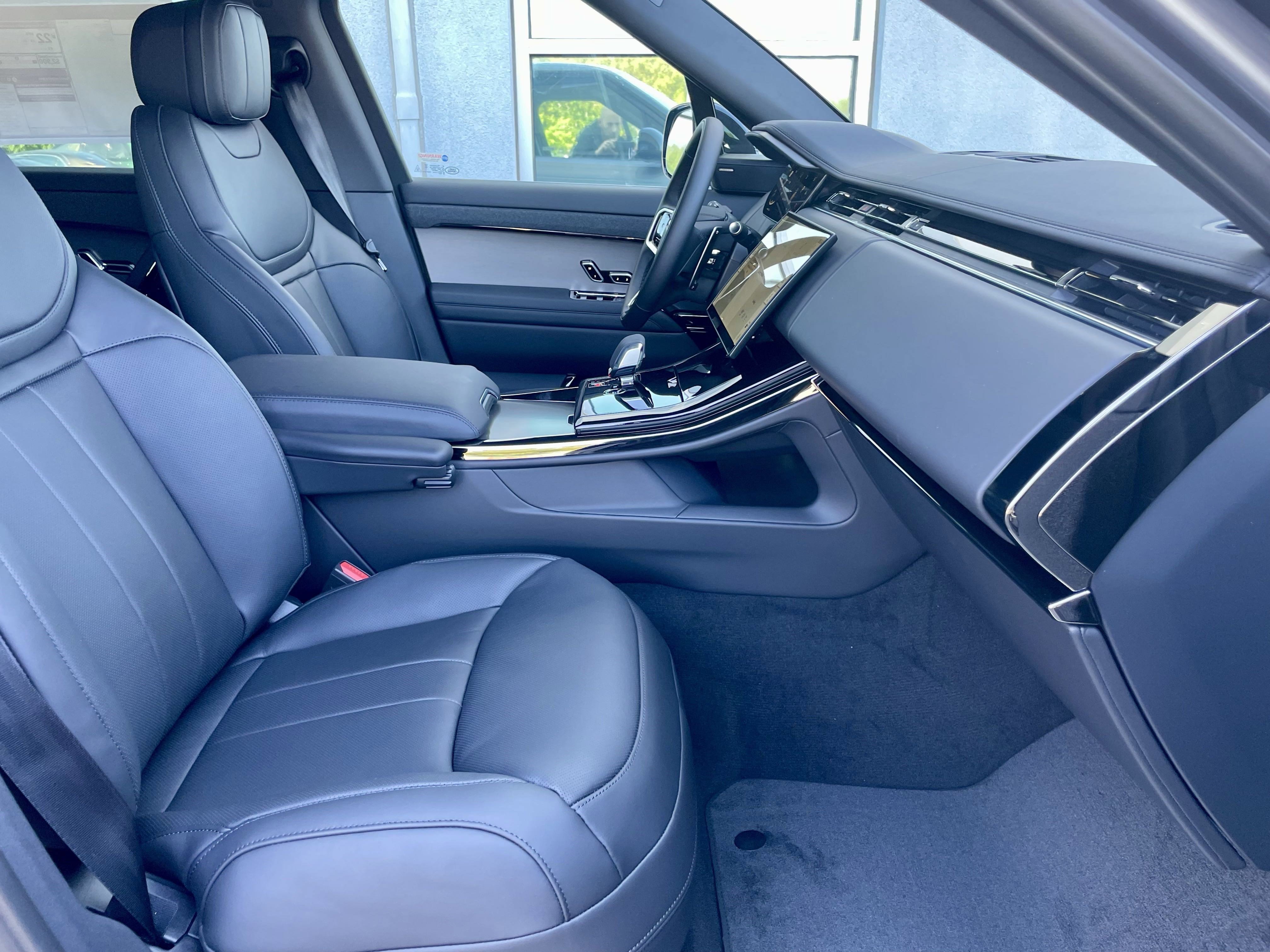 New 2025 Land Rover Range Rover Sport SE image 15