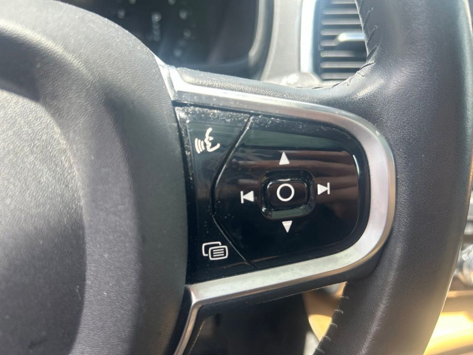 Used 2016 Volvo XC90 T6 Momentum w/ Momentum Plus Package AWD/4WD image 22