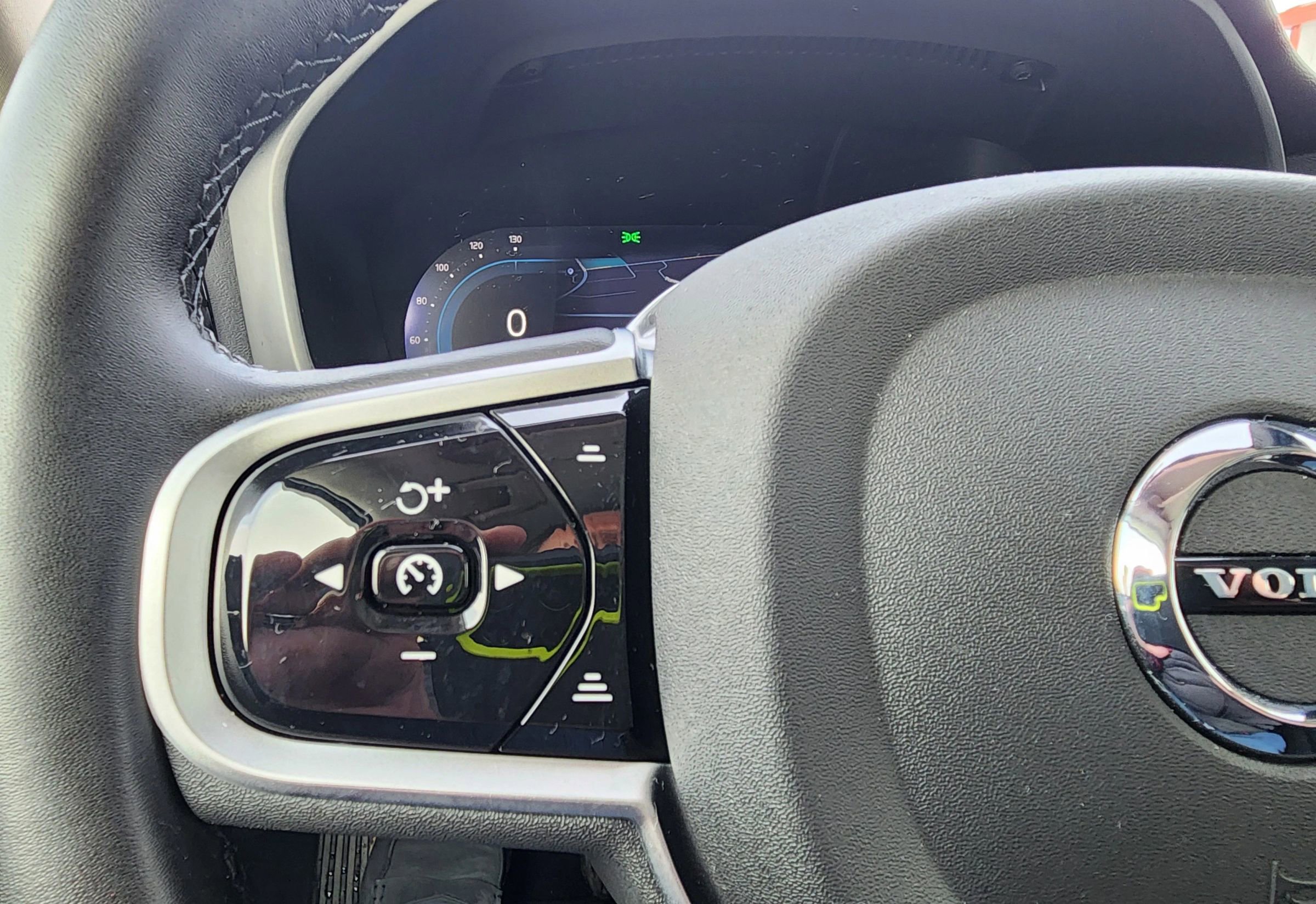 Used 2025 Volvo V60 B5 Cross Country Plus image 34