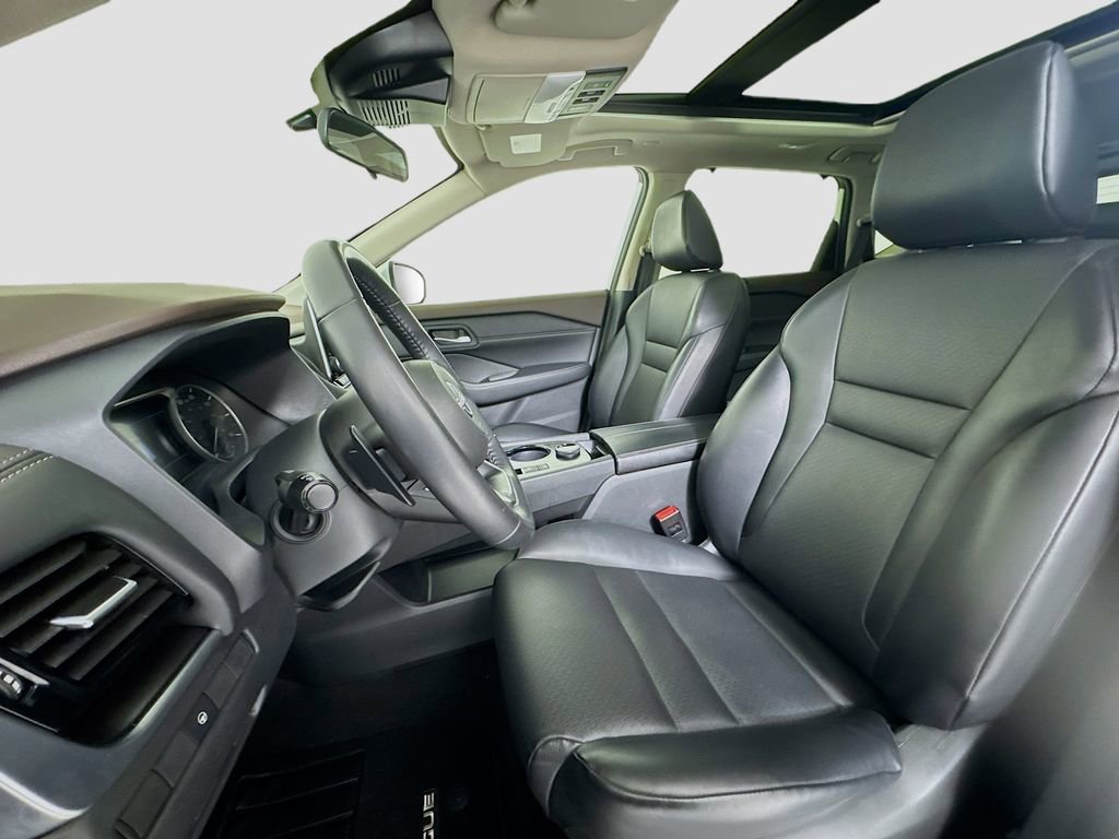 Used 2023 Nissan Rogue SV w/ SV Premium Package image 9