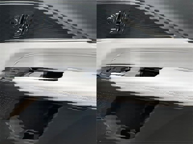 New 2025 Cadillac Lyriq Luxury image 17