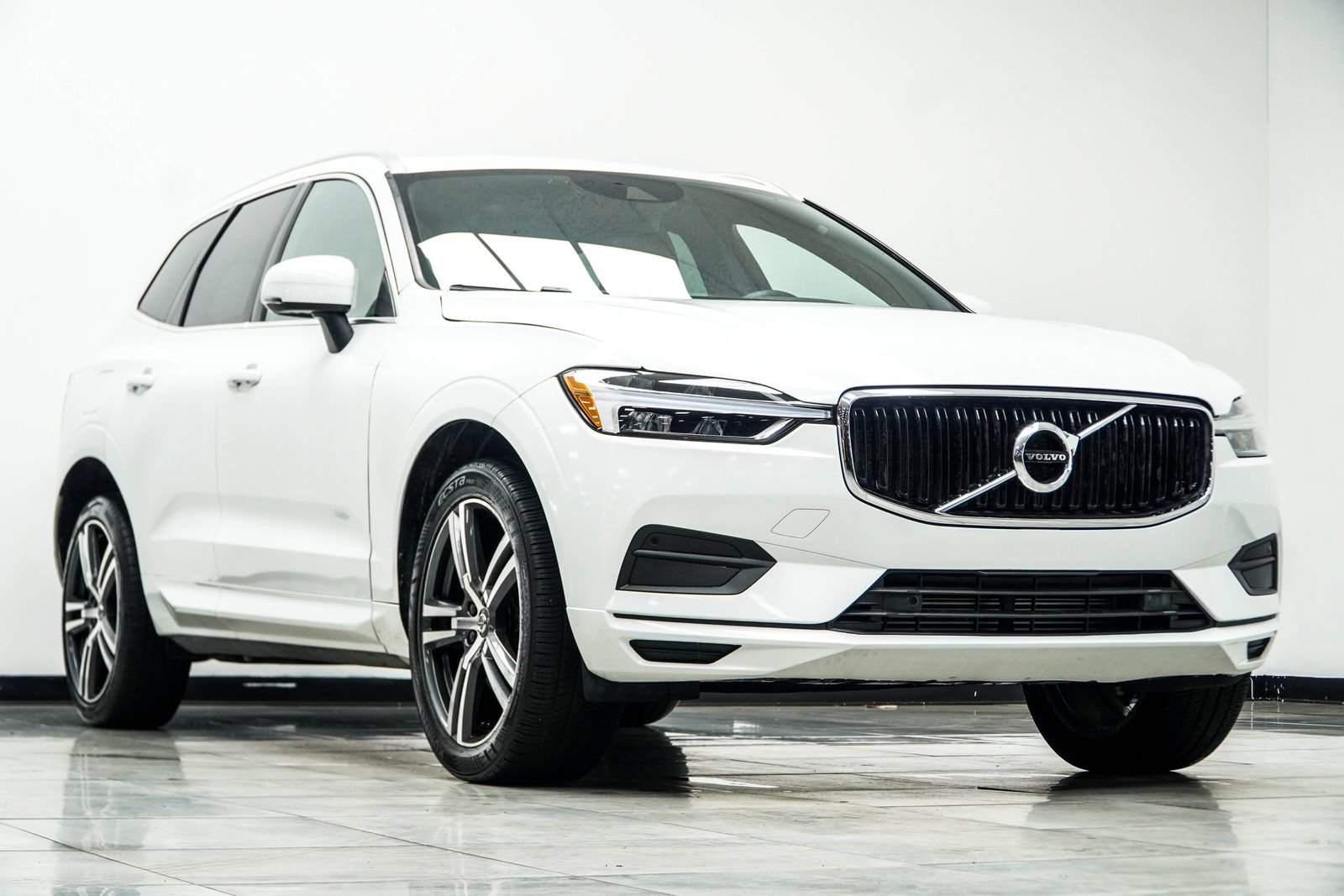 Used 2020 Volvo XC60 T5 Momentum w/ Protection Package Premier AWD/4WD image 4