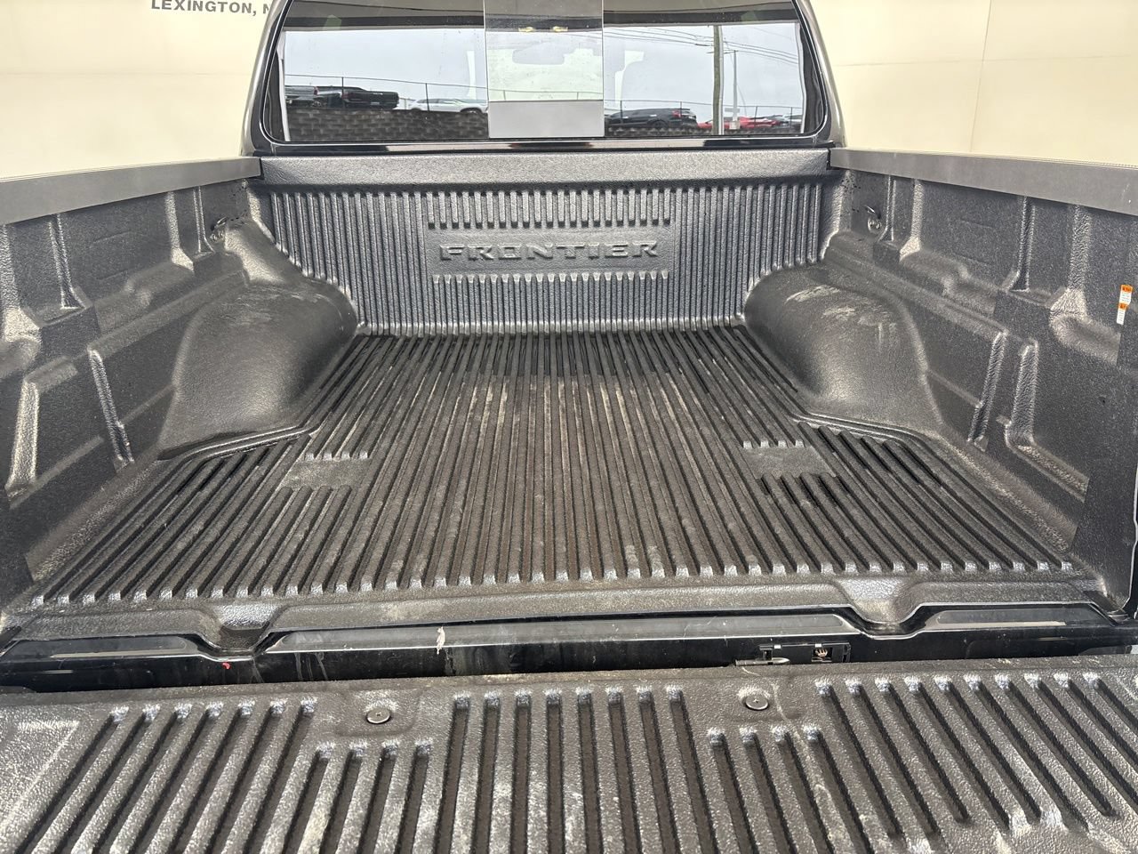 Used 2025 Nissan Frontier PRO-4X AWD/4WD image 25