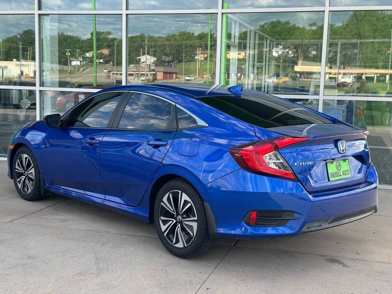 Used 2017 Honda Civic EX-L image 4