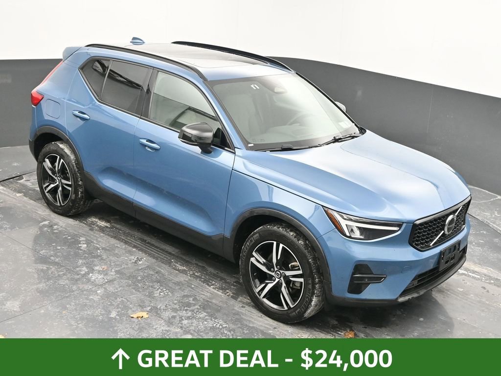 Used 2024 Volvo XC40 B5 Core image 32