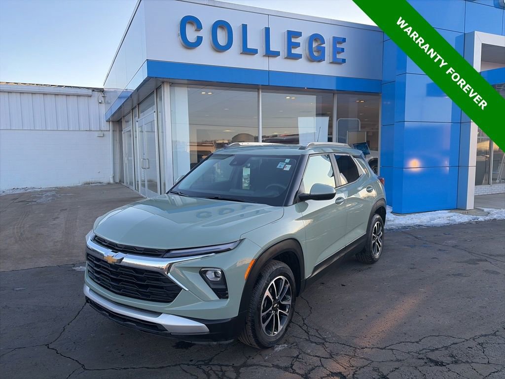 Used 2025 Chevrolet TrailBlazer LT image 1