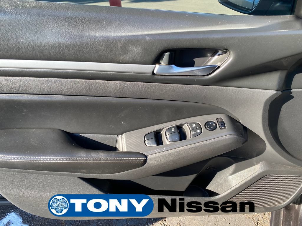 Used 2022 Nissan Altima 2.5 SV FWD image 12