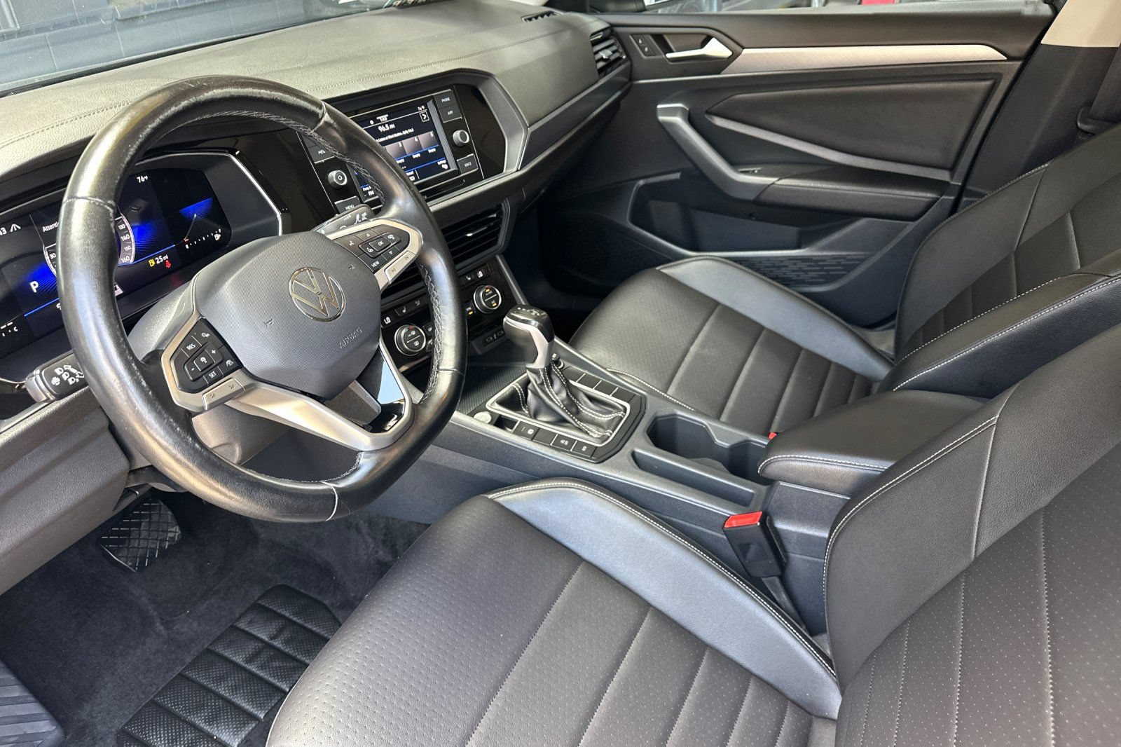 Used 2023 Volkswagen Jetta SE w/ Panoramic Sunroof Package FWD image 10