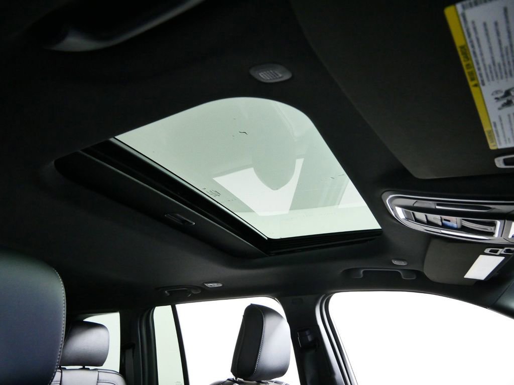 Used 2024 Jeep Grand Cherokee Altitude image 23