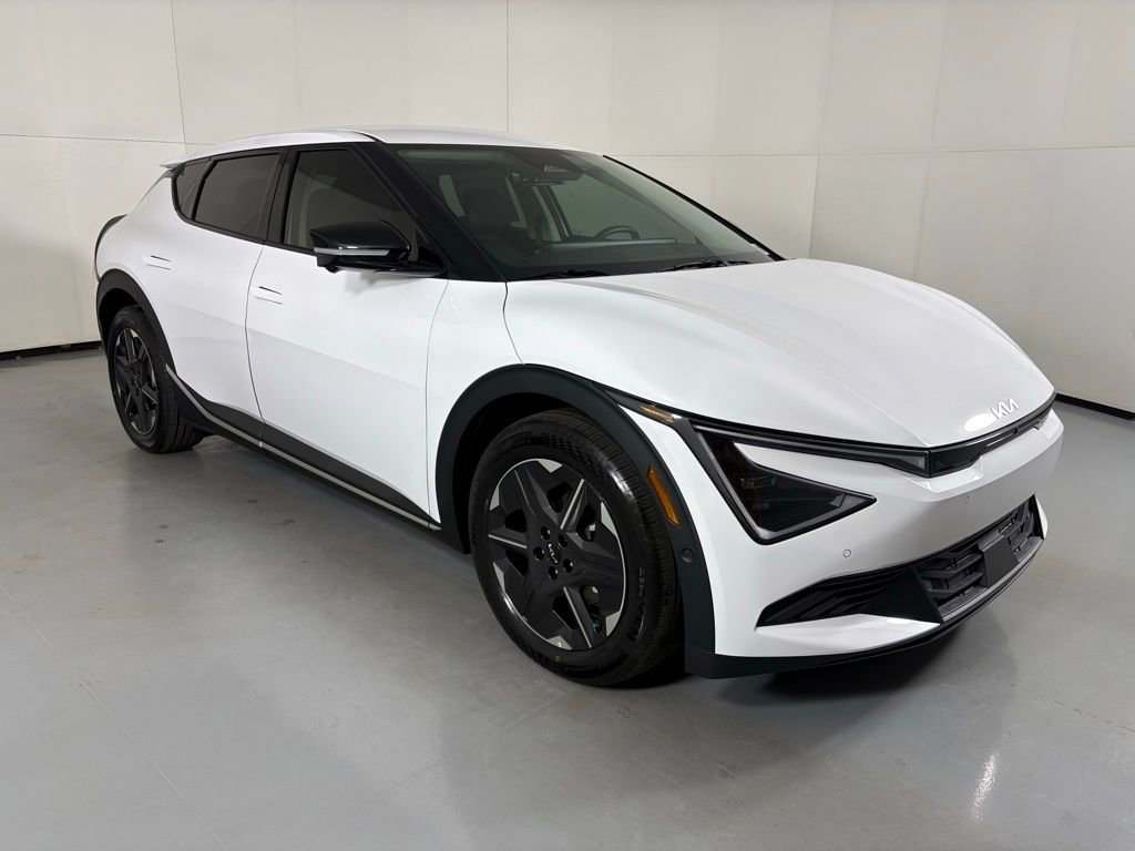 New 2025 Kia EV6 Light w/ Light LR Technology Package image 2