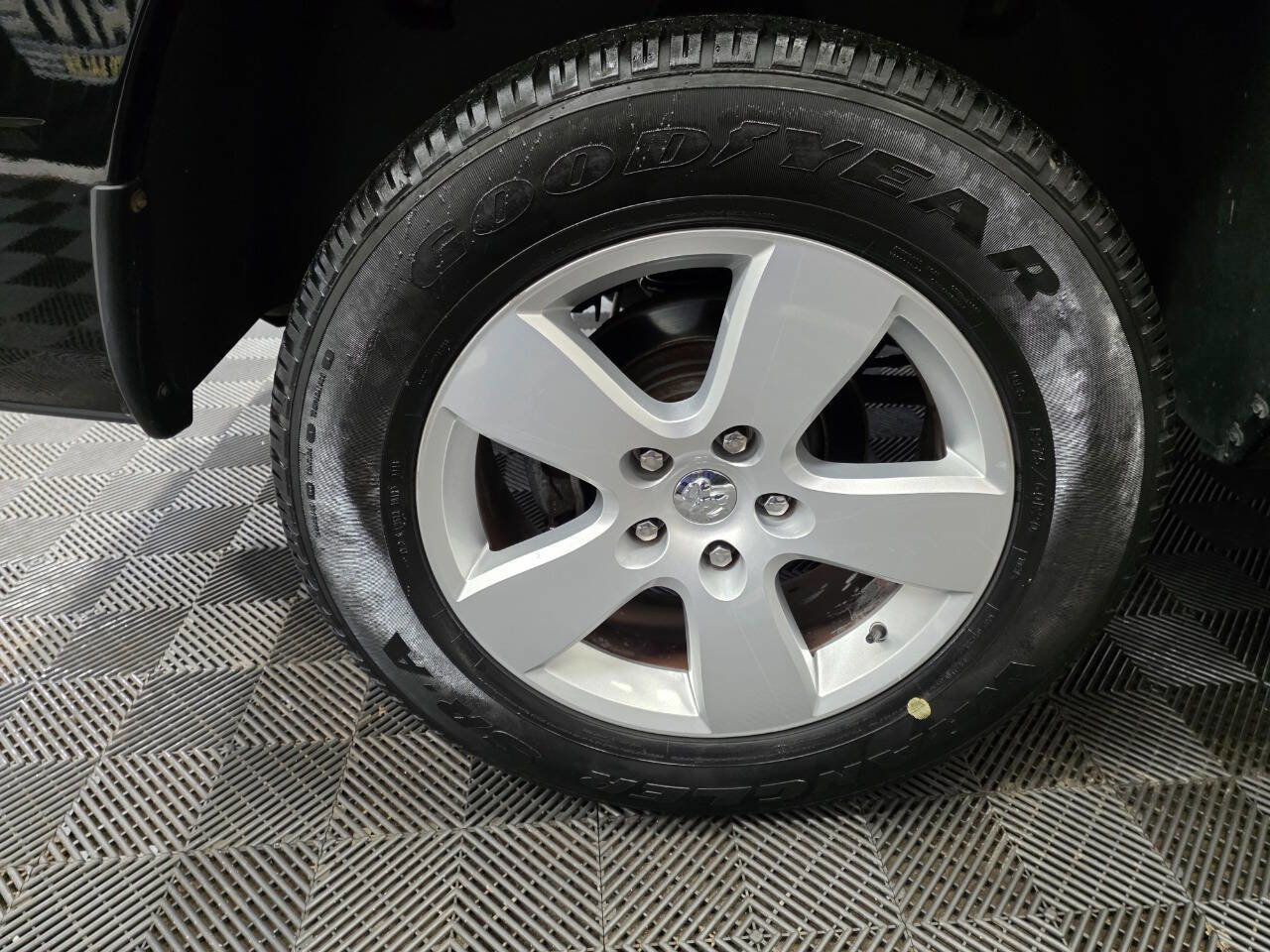 Used 2012 RAM 1500 Express image 30