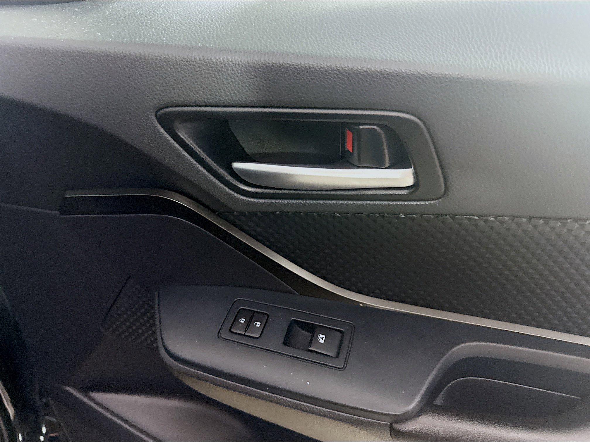 Used 2019 Toyota C-HR LE image 30