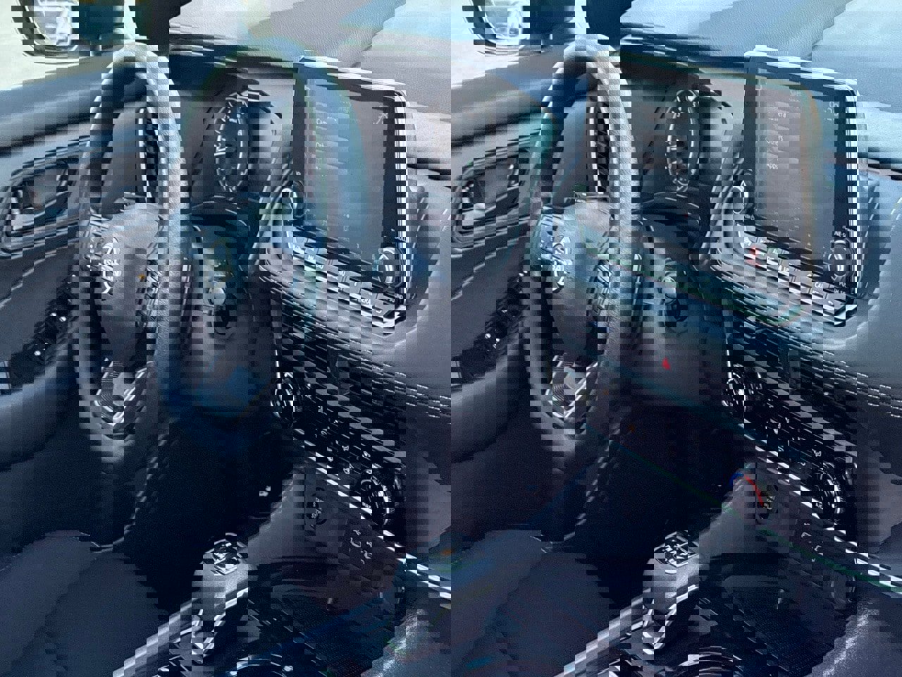 Certified 2025 Nissan Rogue S image 37