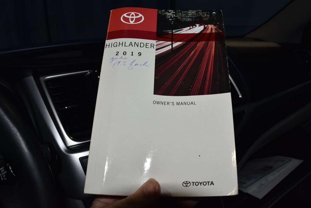 Used 2019 Toyota Highlander Limited Platinum AWD/4WD image 11