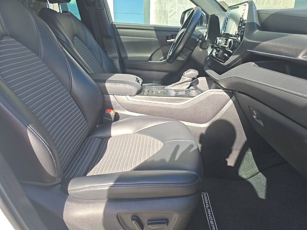Used 2021 Toyota Highlander XSE image 40
