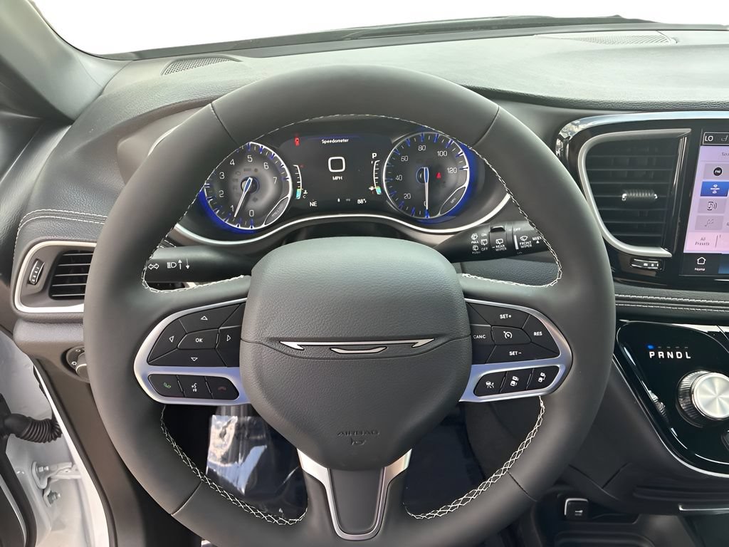 New 2027 Chrysler Pacifica Select AWD/4WD image 21