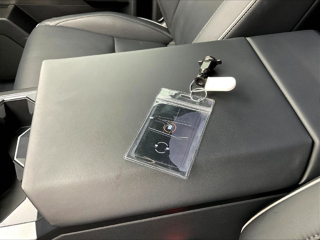 Used 2024 Tesla Cybertruck AWD Crew Cab image 30
