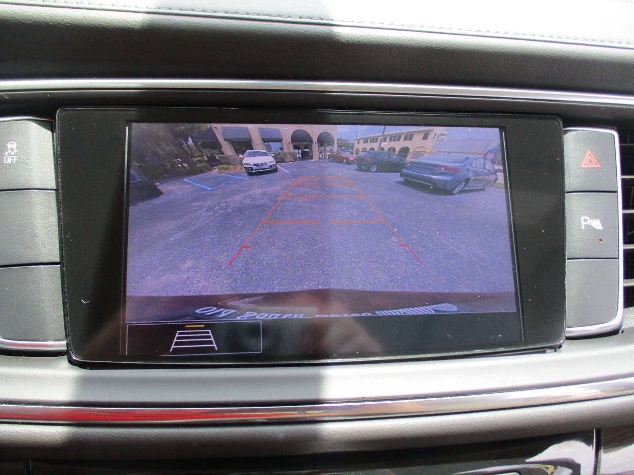 Used 2020 Buick Enclave Essence w/ LPO, Luxury Package FWD image 19