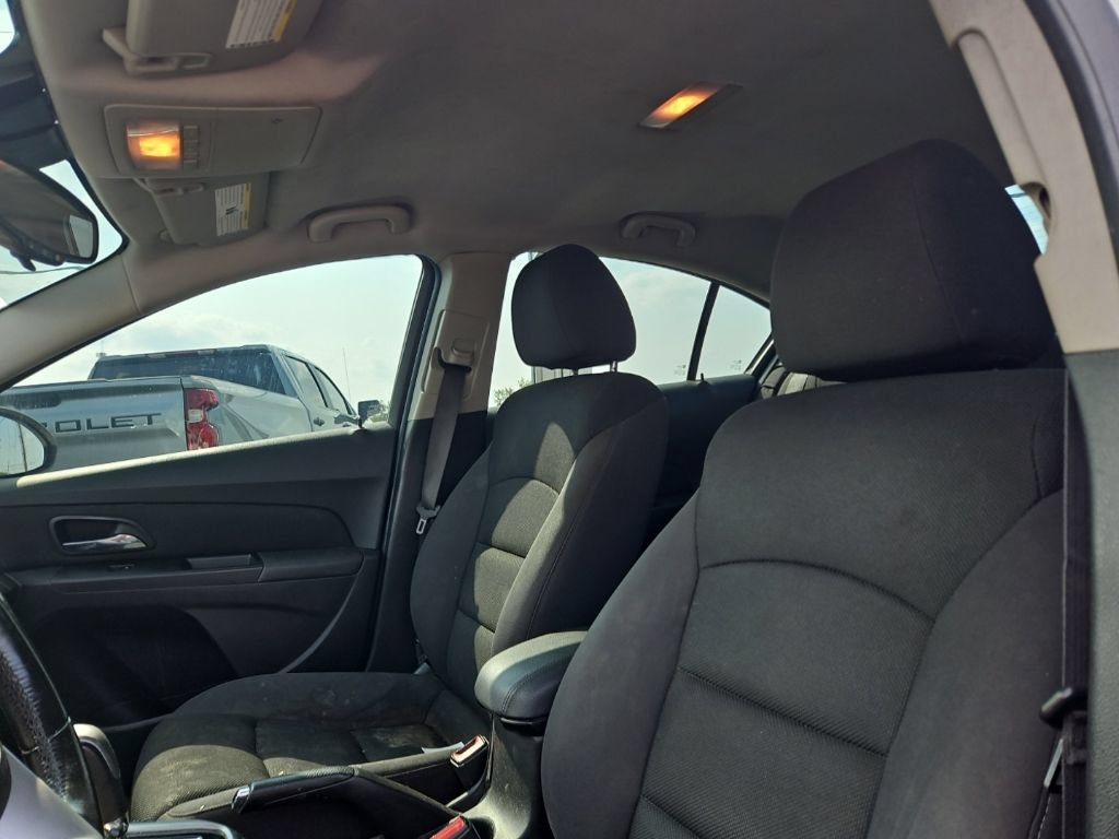 Used 2014 Chevrolet Cruze LT w/ Technology Package FWD image 9