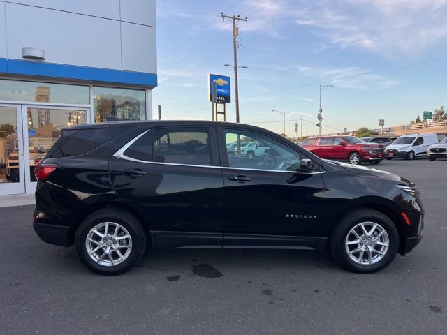 Used 2023 Chevrolet Equinox LT w/ Driver Convenience Package image 3