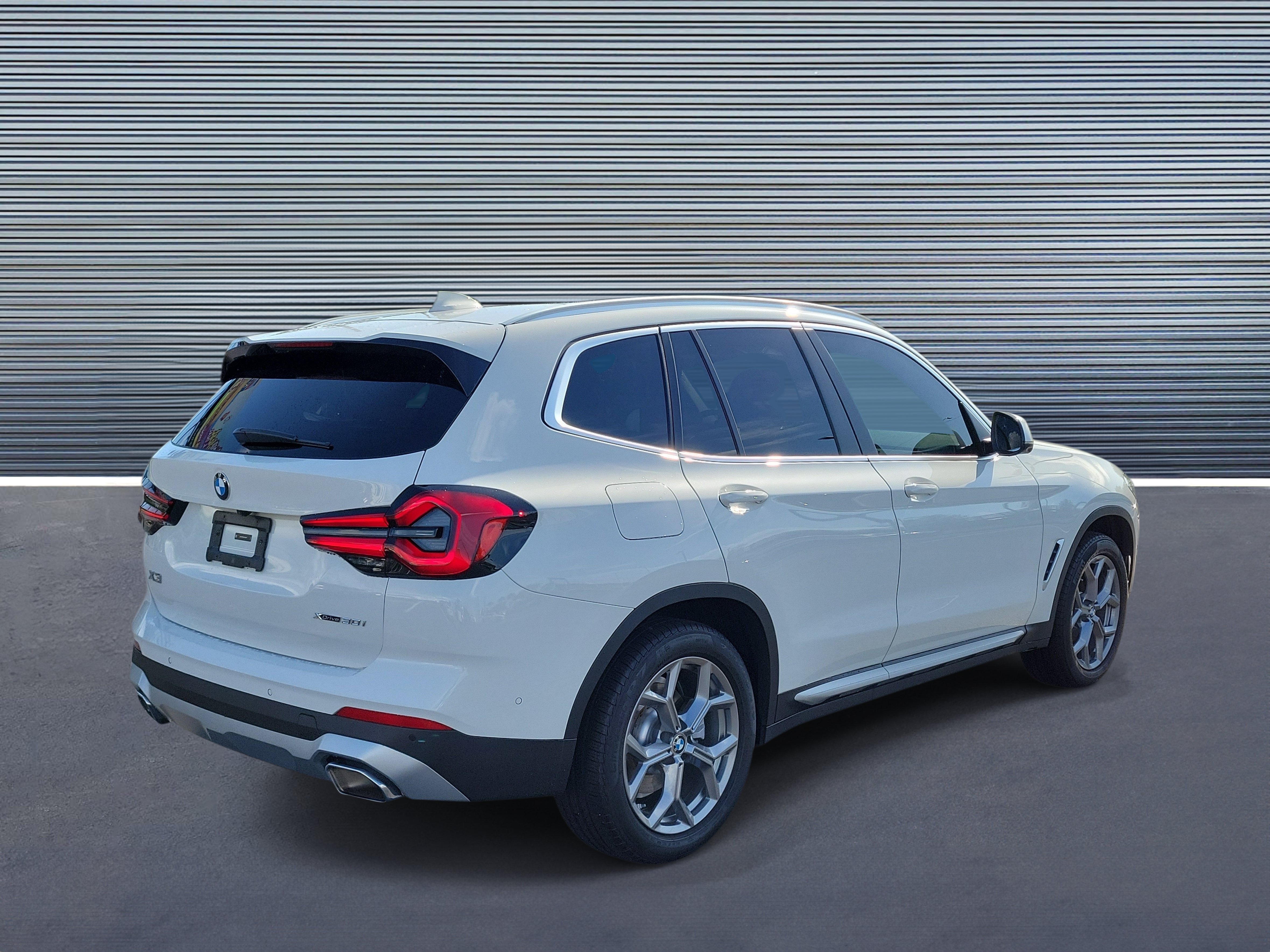 Used 2024 BMW X3 xDrive30i w/ Premium Package AWD/4WD image 3