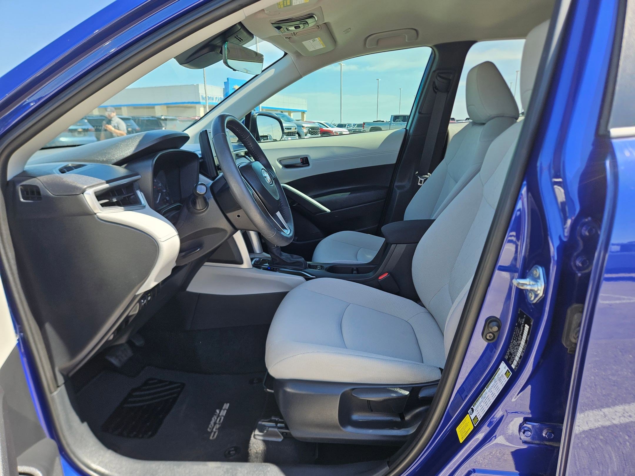 Used 2024 Toyota Corolla Cross LE image 9