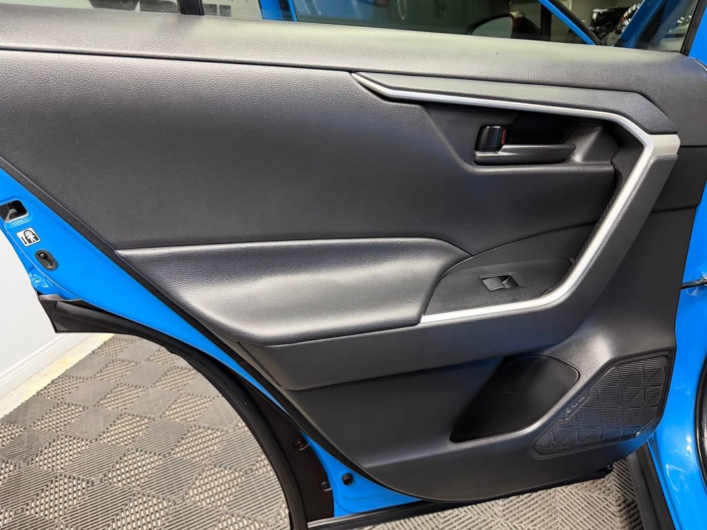 Used 2020 Toyota RAV4 LE FWD image 40