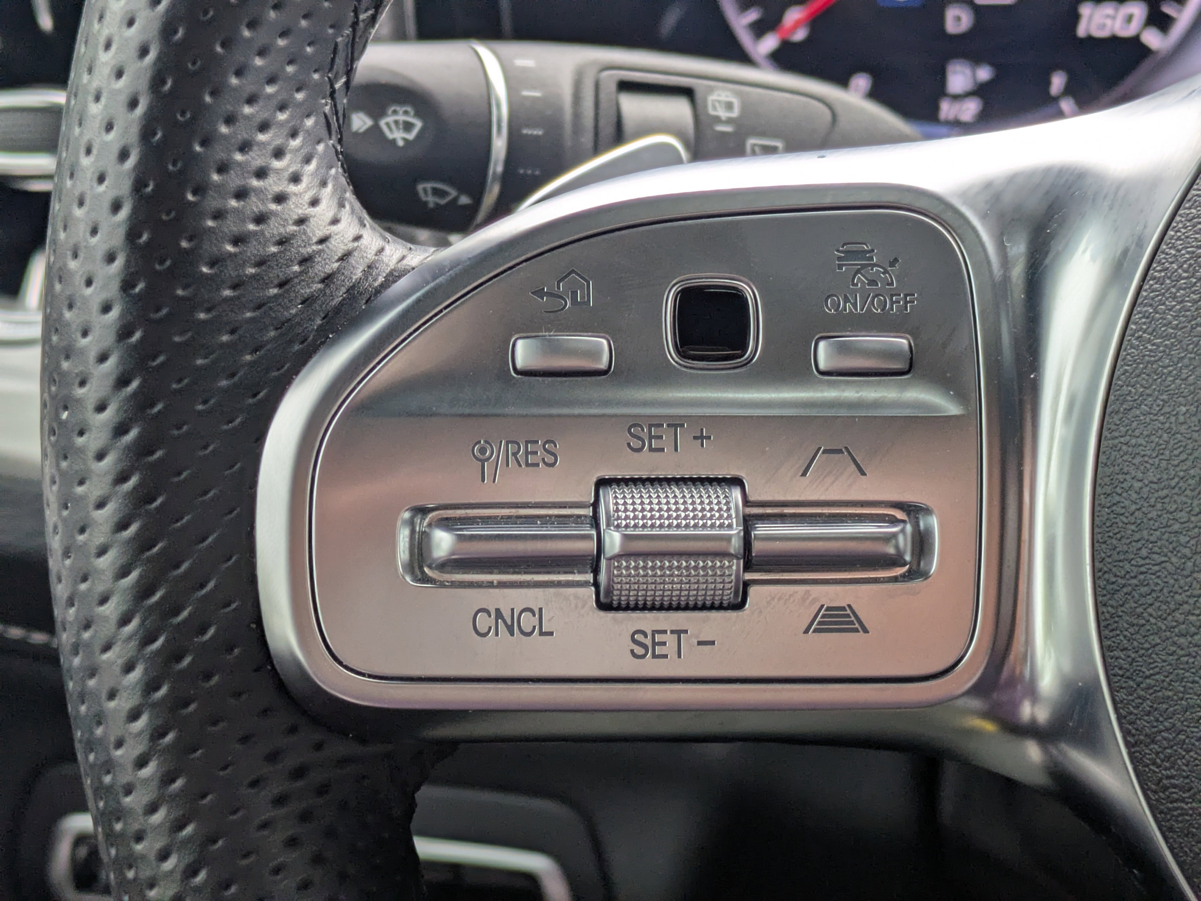 Certified 2023 Mercedes-Benz G 550 w/ G Manufaktur Interior Package image 26