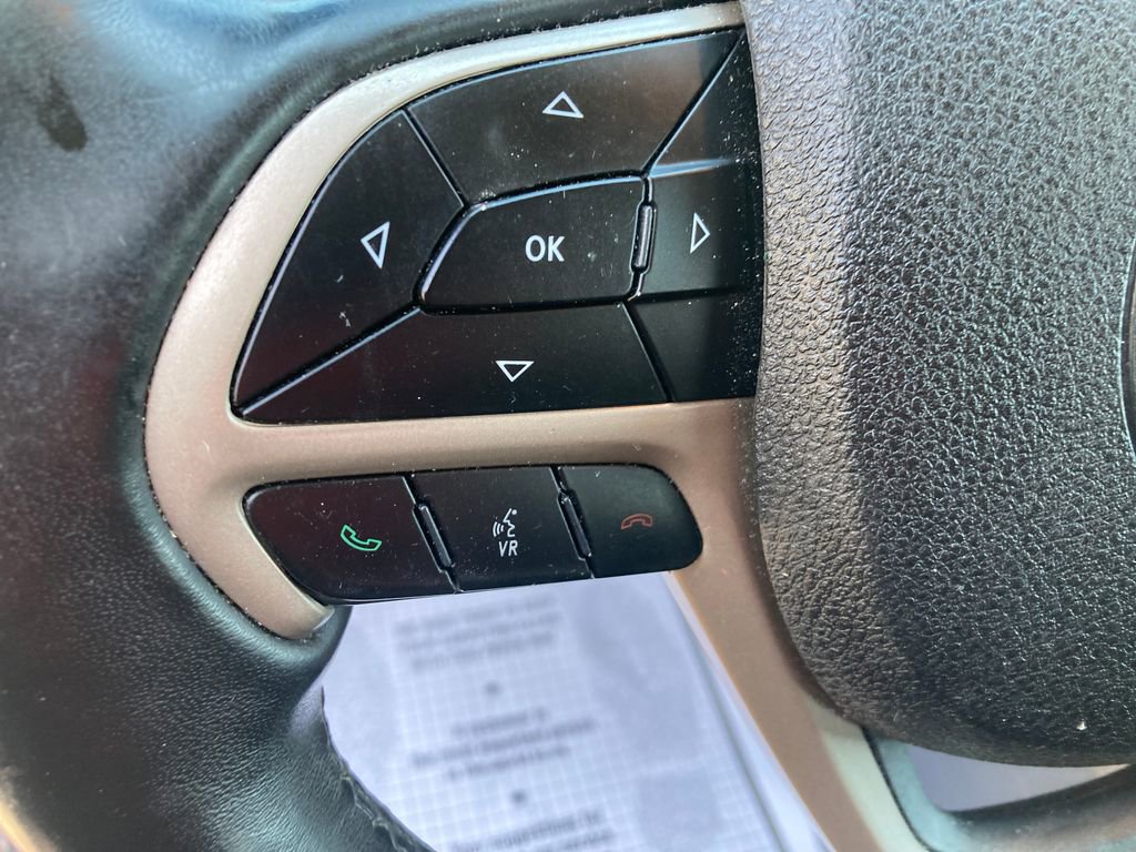 Used 2018 Jeep Cherokee Latitude AWD/4WD image 41