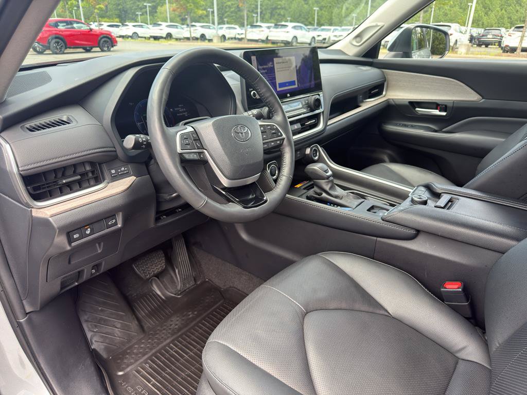 Used 2024 Toyota Grand Highlander AWD image 22