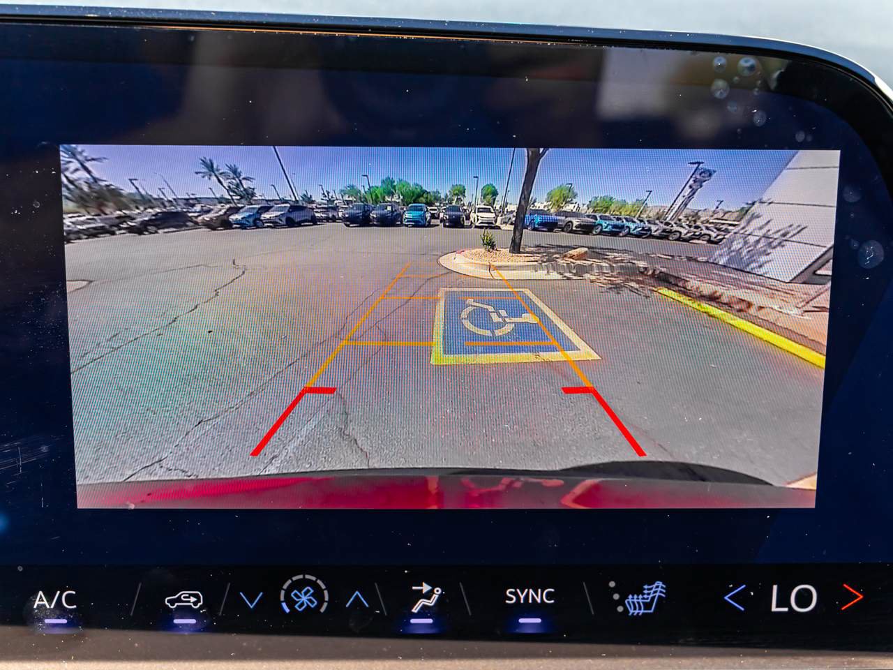 Used 2026 Chevrolet Traverse LT FWD image 16