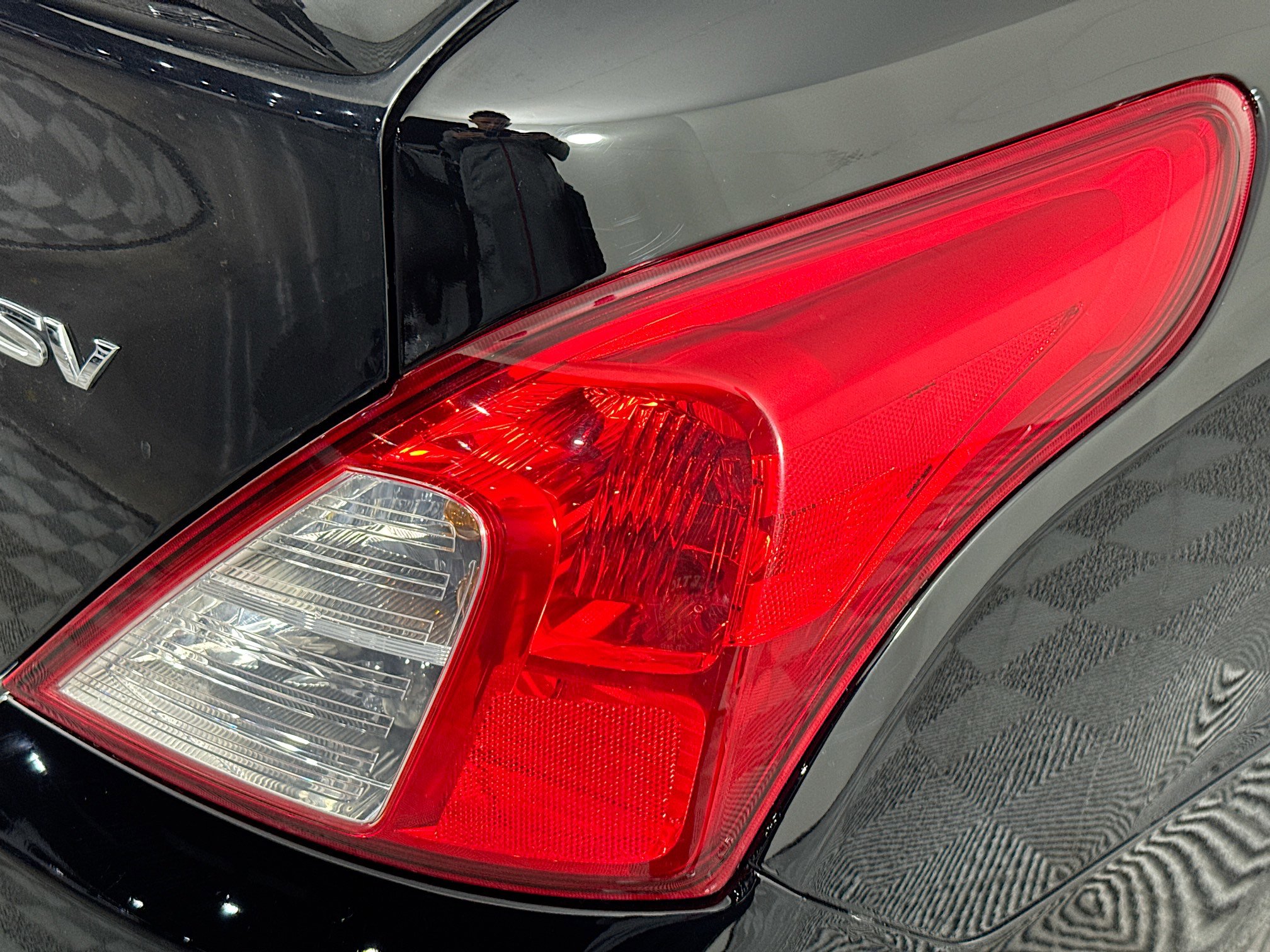 Used 2019 Nissan Versa SV image 32