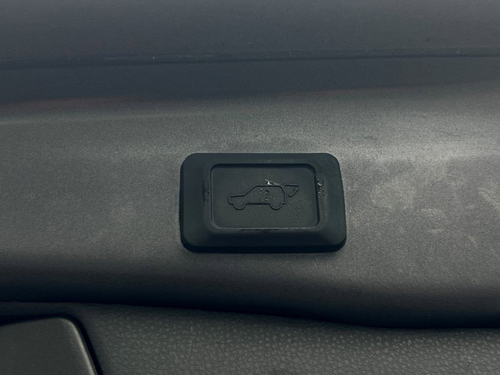 Used 2021 Toyota RAV4 XLE Premium image 12