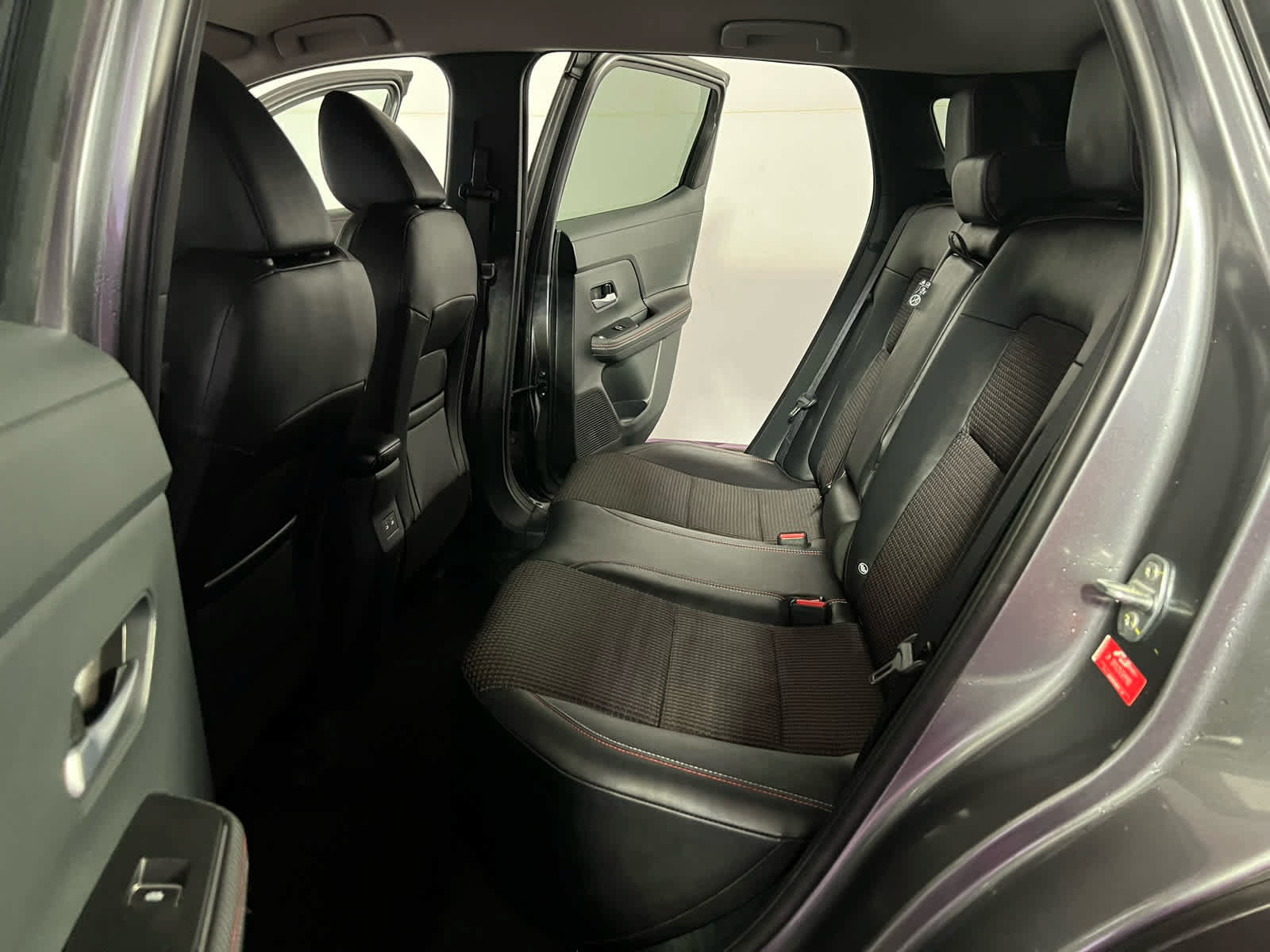 Used 2025 Nissan Kicks SR FWD image 23