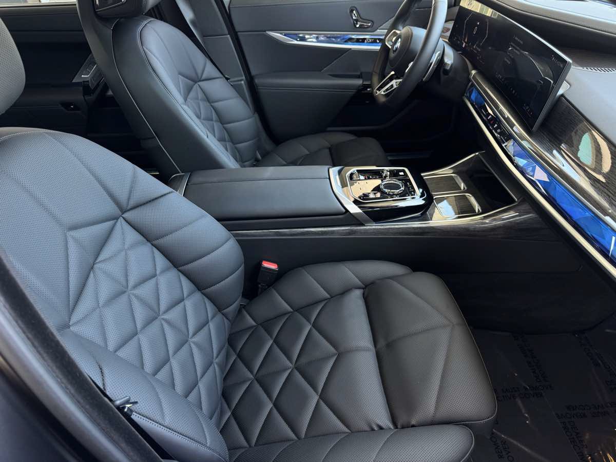 Used 2026 BMW 740i w/ Premium Package RWD image 20