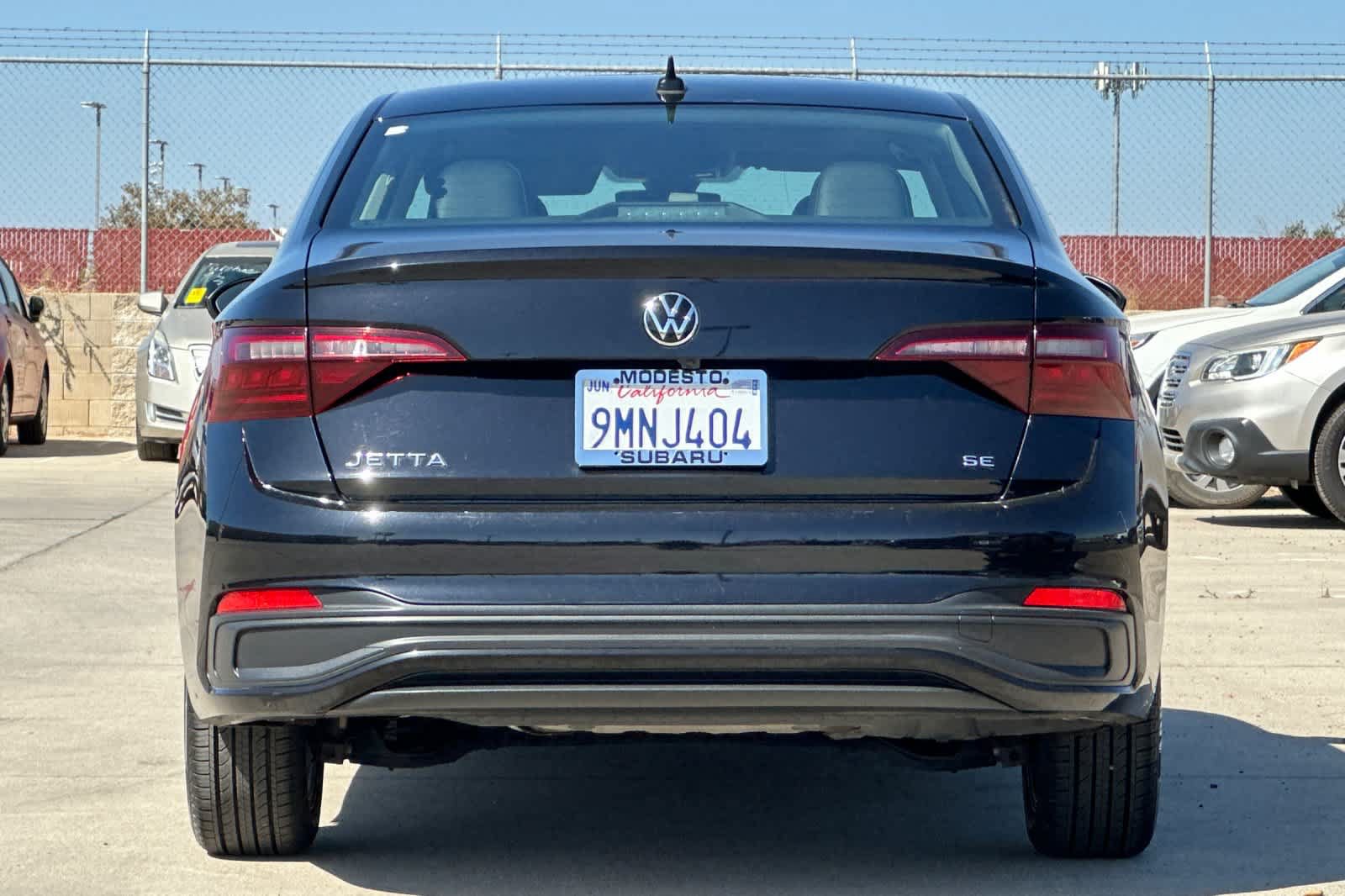 Used 2024 Volkswagen Jetta SE FWD image 4