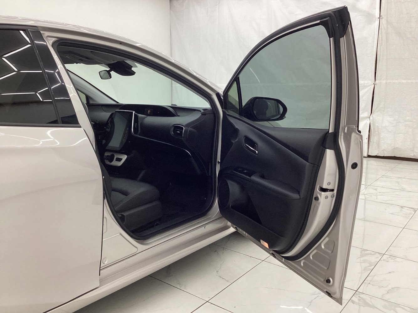 Used 2017 Toyota Prius Prime Premium w/ Carpet Mat Package image 17